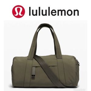 Lululemon On My Level Barrel Bag *16L